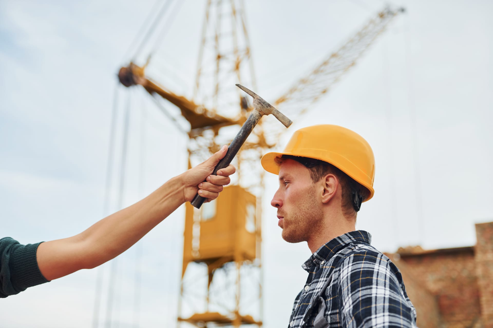 Konkrete Anwendungsszene zur Personalvermittlung in Creglingen bei Anker Personal GmbH in Bad Mergentheim, qualifizierte Mitarbeiter in einem modernen regionalen Arbeitsumfeld, professionell, hochwertig, vertrauenerweckend, keine sichtbaren Marken oder Logos