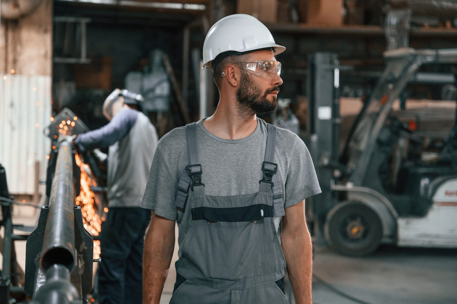 Konkrete Anwendungsszene in Bad Mergentheim bei Anker Personal GmbH, Zeitarbeit und professionelle Personalvermittlung, qualifizierte Arbeitskraft in einem modernen regionalen Betrieb, professionell, hochwertig und vertrauenerweckend
